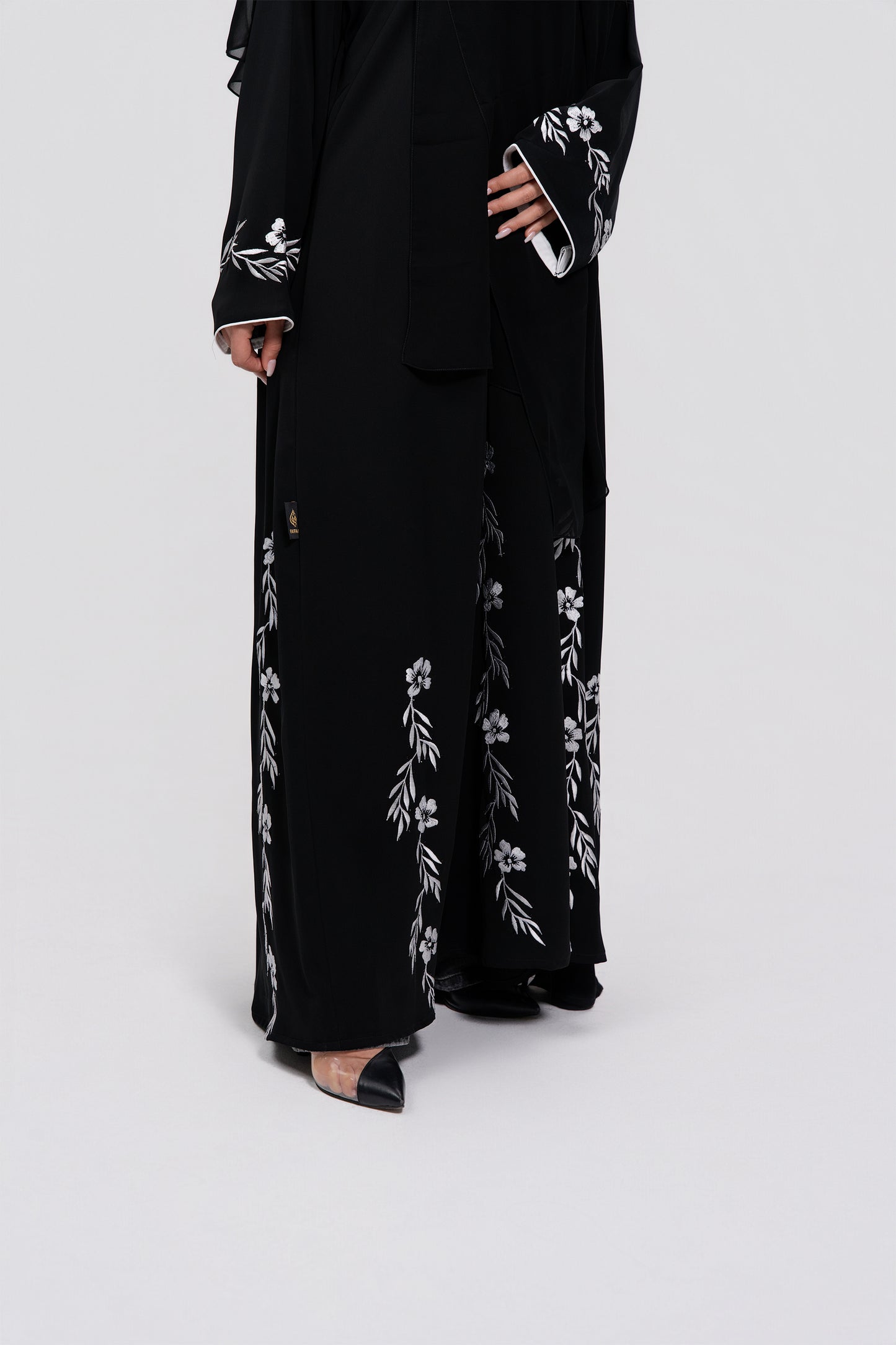 White Floral Trace Embroidery Abaya